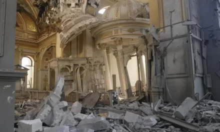I russi bombardano la cattedrale di Odessa patrimonio dell’UNESCO