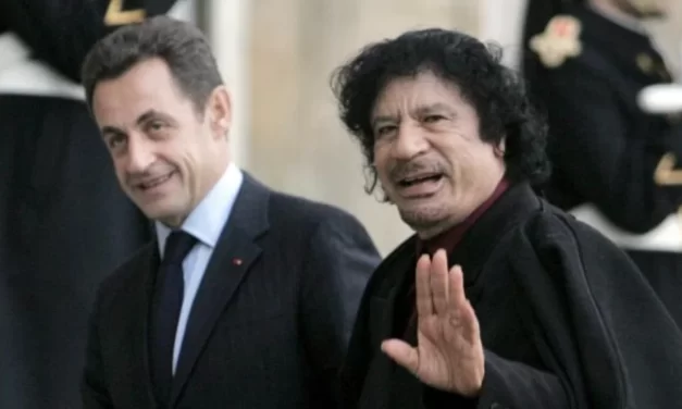 Il complotto franco-britannico per cacciare Gheddafi dalla Libia fu un disastro