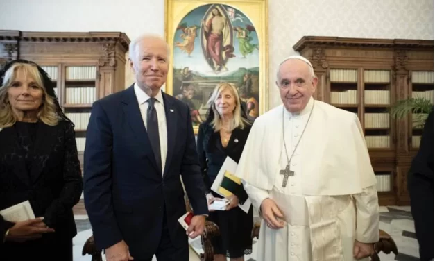 Papa Francesco e Joe Biden discutono a telefono per la pace a Gaza