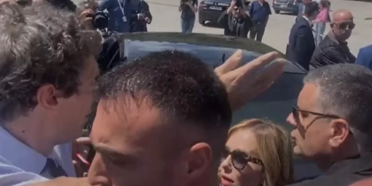 “Sì, poveri cristi…”: L’Infausta Gaffe di Giorgia Meloni durante la Visita in Albania