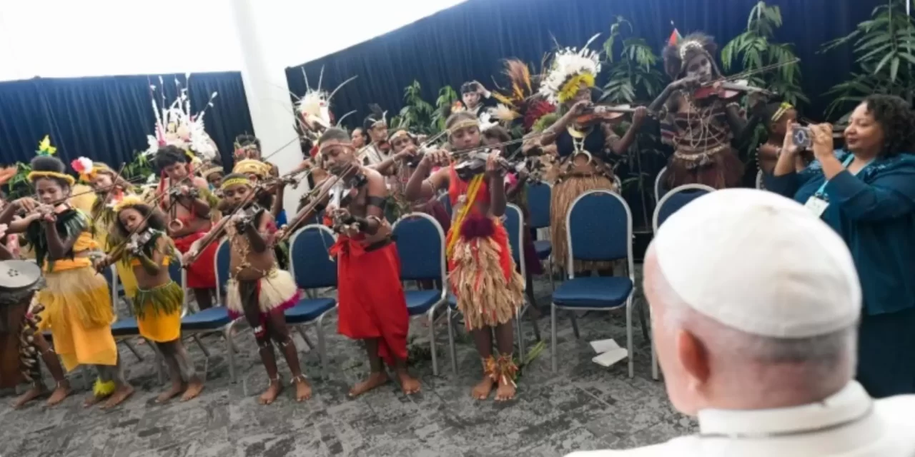 Il Papa in Papua Nuova Guinea: Un Messaggio di Speranza, Unità e Sviluppo