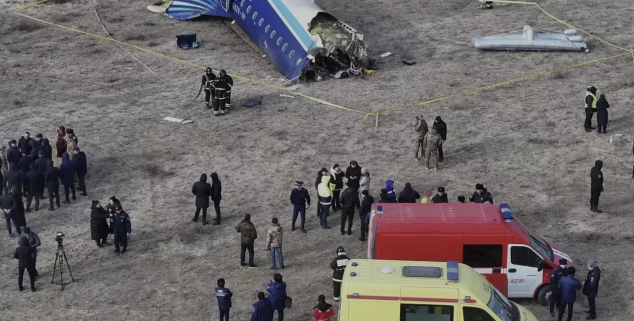 Tragedia nei cieli del Kazakistan: aereo azero precipita, 38 vittime e 29 sopravvissuti