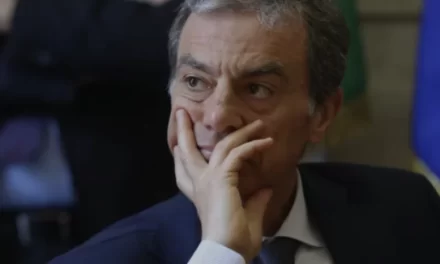Non solo Meloni indagata. Il coinvolgimento degli 007 italiani