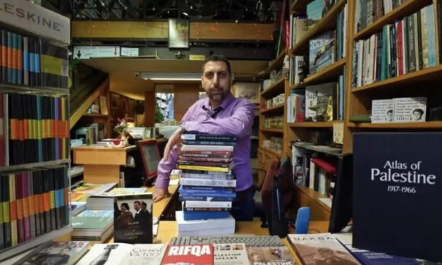 Libri sequestrati e cultura sotto attacco: l’irruzione alla Educational Bookshop di Gerusalemme