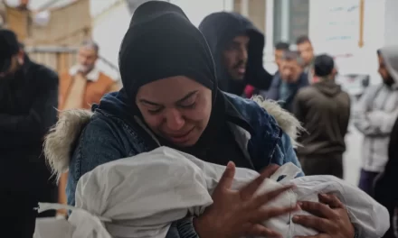 Gaza, bambini morti di freddo: la tregua non basta a fermare la catastrofe umanitaria