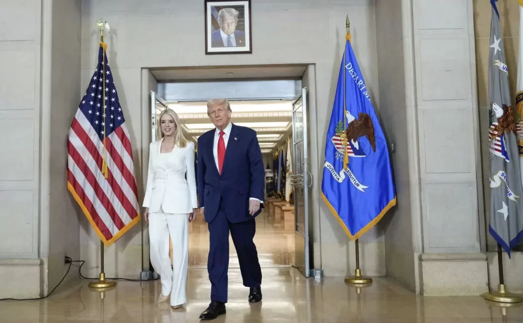 Trump, il Fact-Checking e la Politica della Menzogna: Un’Analisi Critica