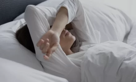 La mancanza di sonno danneggia cuore e memoria