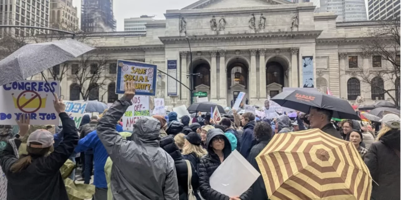 Una parte degli USA scende in piazza contro Trump