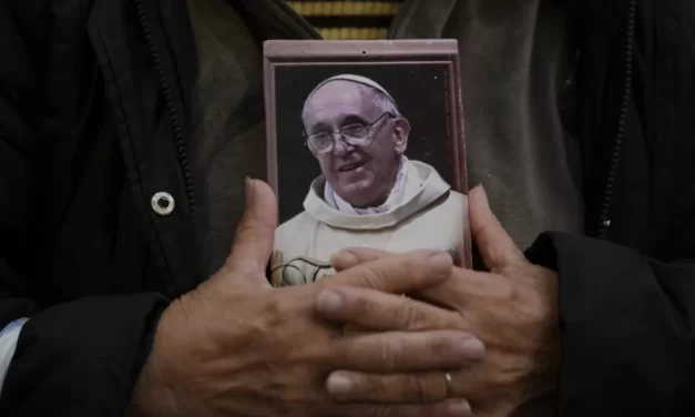 Papa Francesco: il pastore venuto dalla fine del mondo ci ha lasciati. 