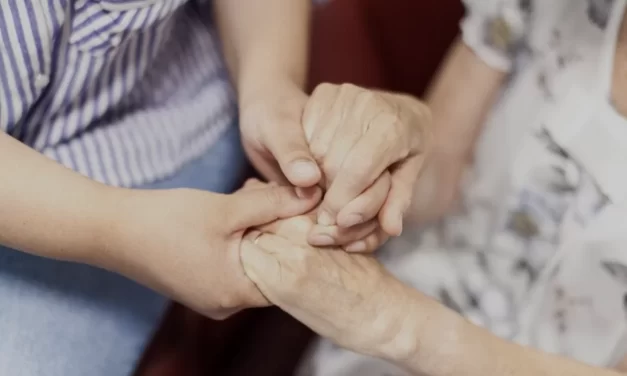 Fine vita, il dovere di “rimettere al mondo”: la legge non può dimenticare la vita del malato