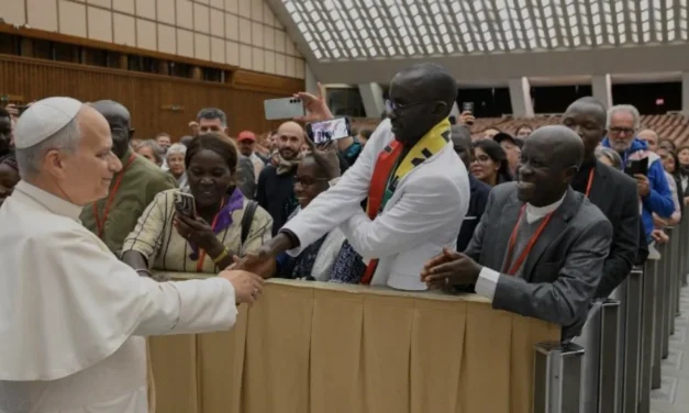 Dal cuore alle mani: Leone XIV e la Chiesa che diventa amore
