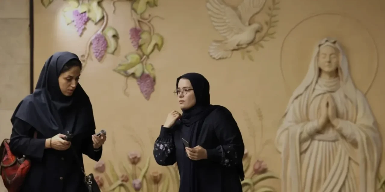A Teheran, Maria scende nella metropolitana: quando la bellezza apre varchi di pace