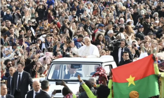 Leone XIV: “Solo il Risorto sazia la sete di senso dell’uomo”