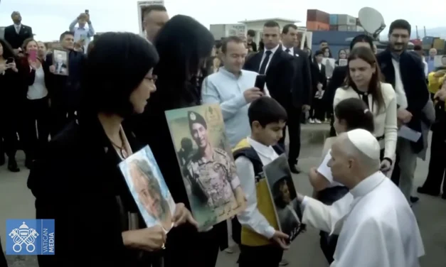 Leone XIV a Beirut: il Vangelo dei piccoli in un Medio Oriente stanco di frantumi