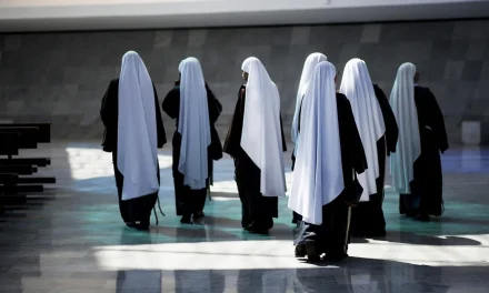 Il conflitto ecclesiale attorno al fondatore