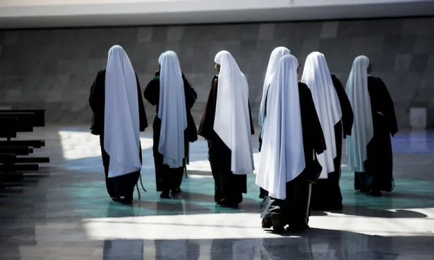 Il conflitto ecclesiale attorno al fondatore