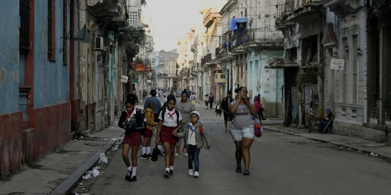 Cuba nel mirino: tra blocco, crisi energetica e “pensiero unico”