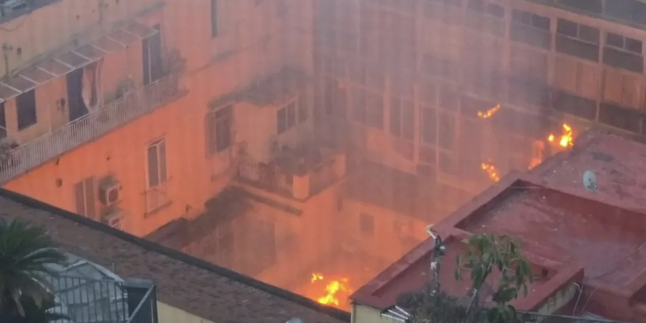 Il Teatro Sannazaro andato in fiamme