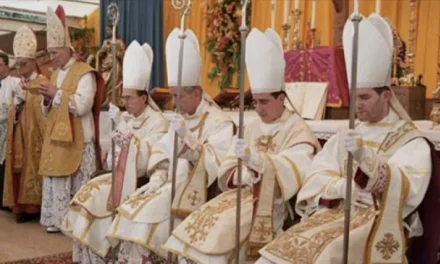 Tradizione senza comunione: il ricatto delle consacrazioni e l’eresia pratica dell’obbedienza selettiva