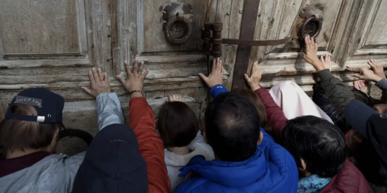 La porta riaperta