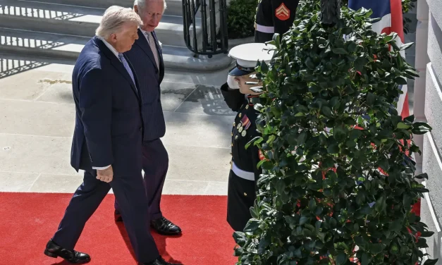 Re Carlo a Washington: quando la corona salva la diplomazia che i governi non riescono a fare
