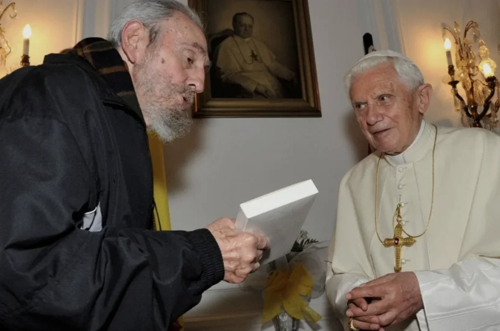 I difensori della cristianità che insultano il Papa e abbracciano i jihadisti 2 fidel castro e benedetto xvi