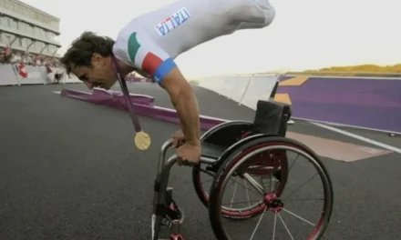 Alex Zanardi è morto. L’ultima lezione dell’uomo che visse tre volte e non smise mai di correre