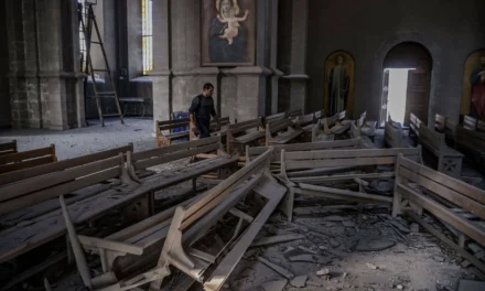 Azerbaigian: Il restauro delle statue e la demolizione delle chiese