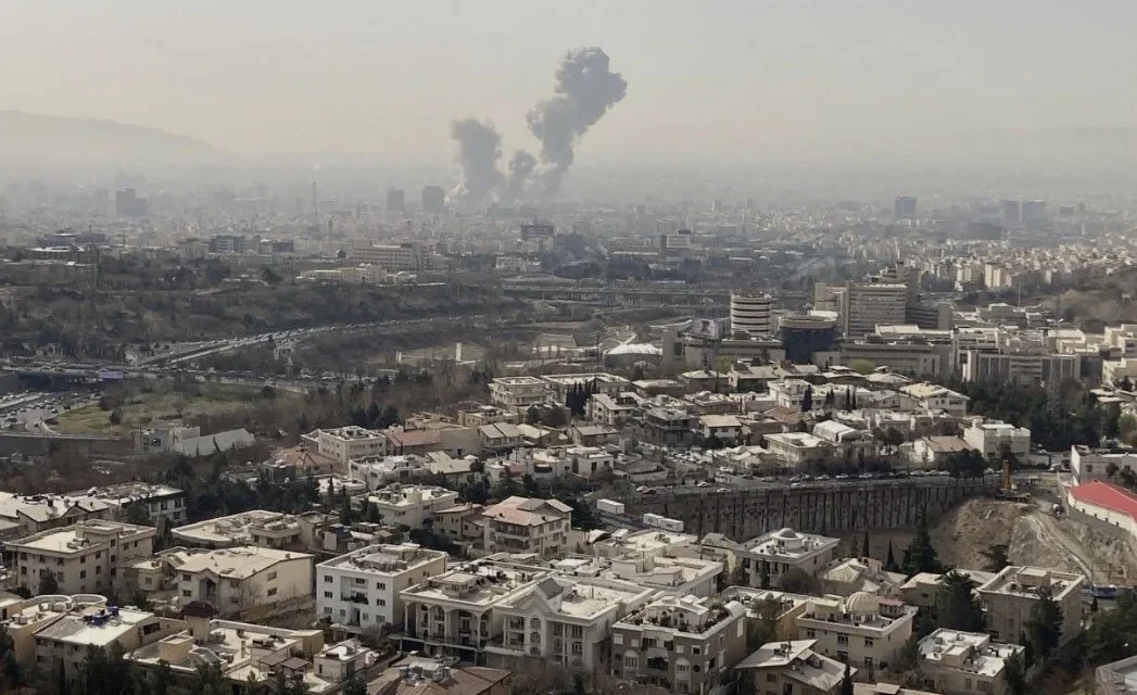 Hormuz, la diplomazia armata e l’illusione della pace