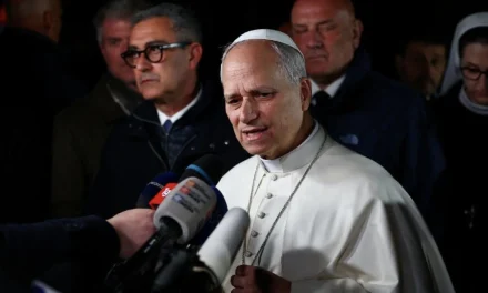 La parola del Papa e il tweet del presidente