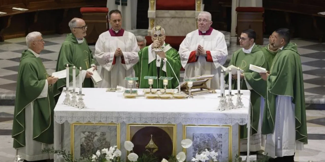 L’altare non ha due facce. Un solo popolo, una sola Messa