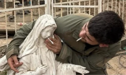 Un soldato israeliano offende la Madonna