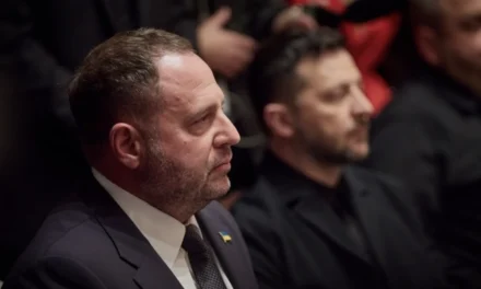 Ucraina, arresto Yermak e mediazione Merkel