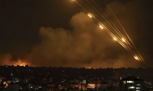Iran e Israele si sfidano nel cielo, ma Trump insiste: “L’accordo è vicino”