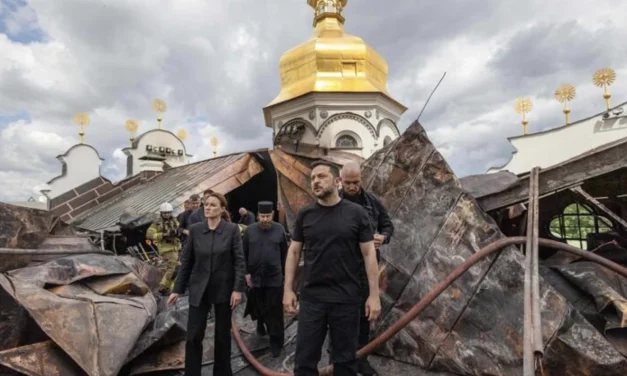 Kiev, il fuoco sulla Dormizione: quando la guerra colpisce l’anima di un popolo