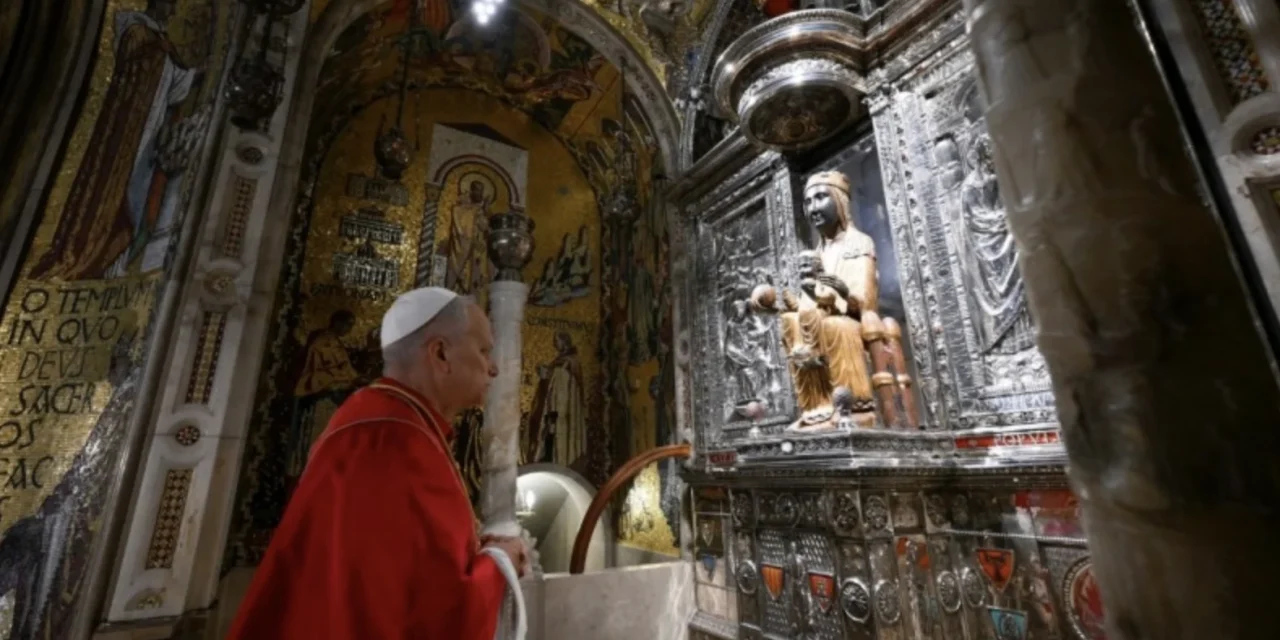 Papa Leone XIV a Montserrat: “Deponiamo le corazze del cuore”. Il Rosario davanti alla Moreneta