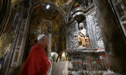 Papa Leone XIV a Montserrat: “Deponiamo le corazze del cuore”. Il Rosario davanti alla Moreneta