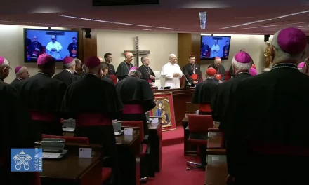 Leone XIV ai vescovi spagnoli: la Chiesa in cammino non teme i bagagli leggeri