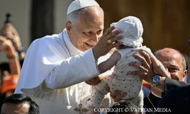 Sacerdoti secondo il Cuore di Cristo: Leone XIV e la santità che nasce dal costato aperto