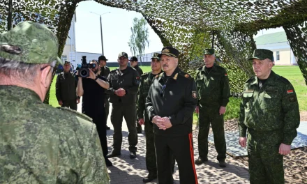 Zelensky avverte Lukashenko: la guerra dei nervi sul confine nord