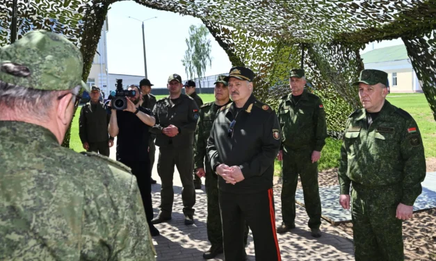 Zelensky avverte Lukashenko: la guerra dei nervi sul confine nord