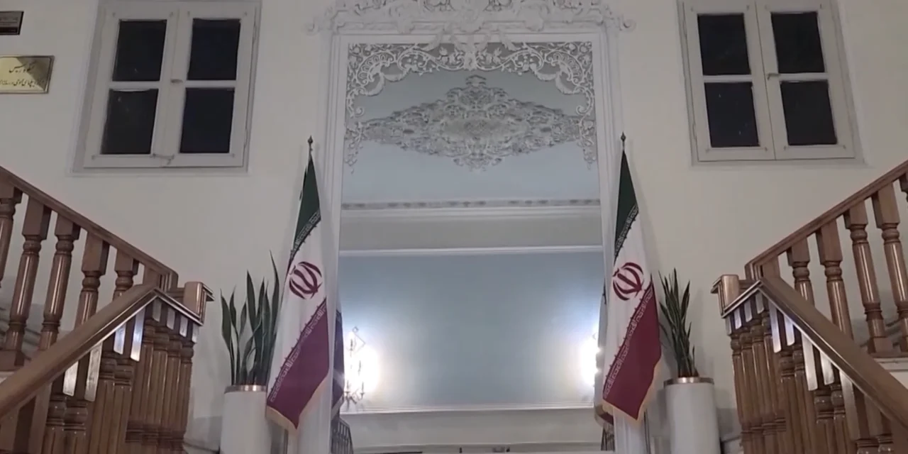 Hormuz, la tregua che non osa dire il suo nome