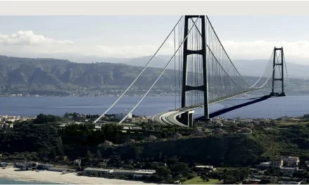 Ponte sullo Stretto, l’inchiesta per corruzione: perché (per ora) non può fermare l’opera