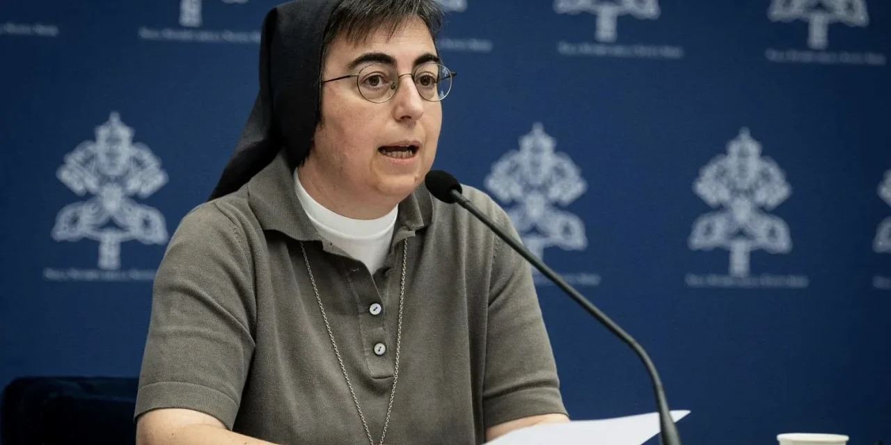 Suor Alessandra Smerilli prefetto: la terza donna alla guida di un Dicastero cambia il volto della Curia