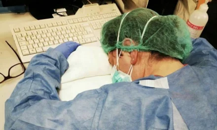 Reintegro medici no-vax: tra consenso politico, scienza e memoria della pandemia