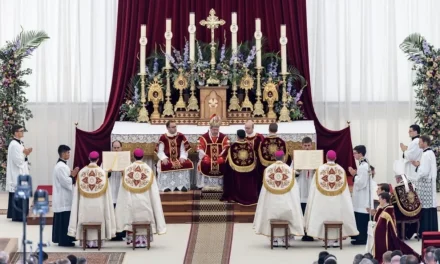 Écône, gli errori teologici della Fraternità San Pio X: ecclesiologia, liturgia e diritto canonico sotto la lente critica