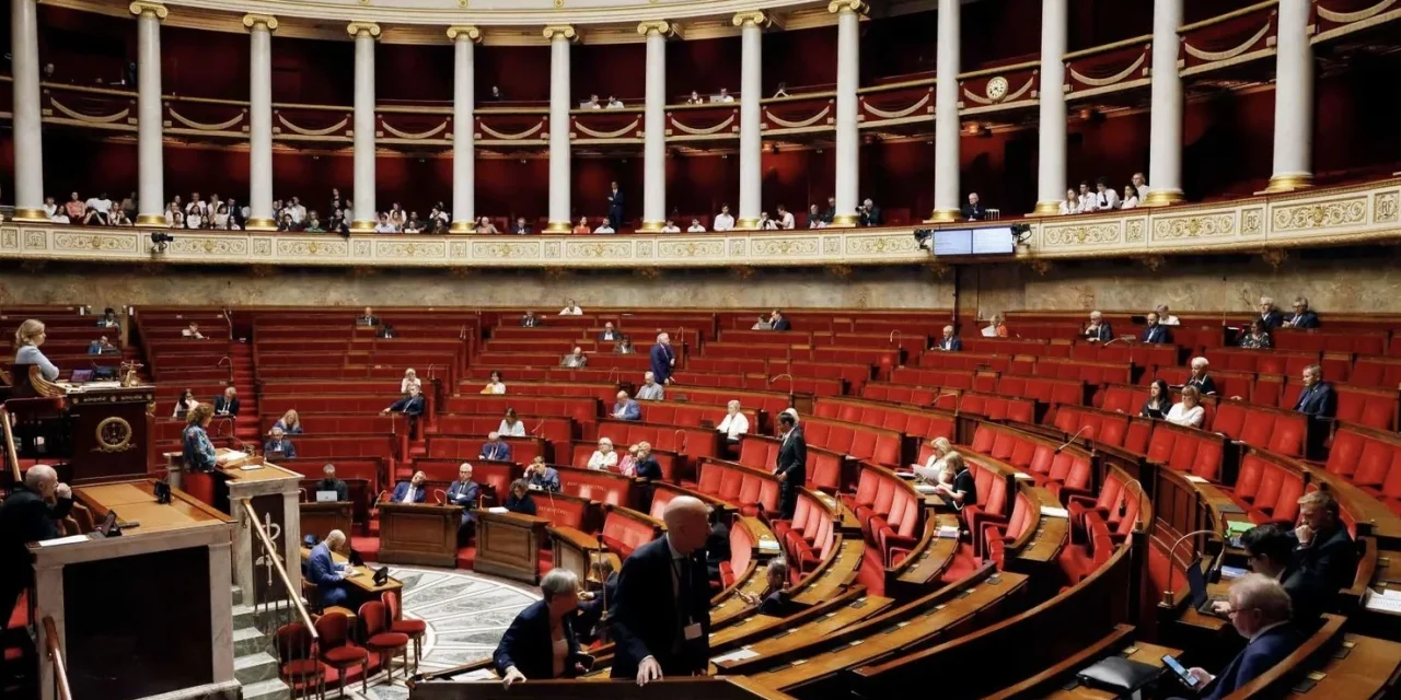 Fine vita in Francia: la legge sull’aiuto a morire e la visita di Leone XIV