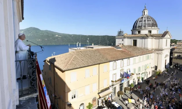 Leone XIV a Castel Gandolfo: il riposo del Papa come ritorno all’essenziale