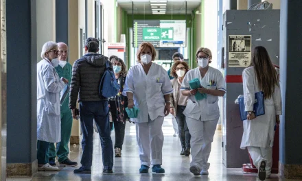 Medici No Vax, il reintegro divide la maggioranza: tra Quirinale, scienza e politica