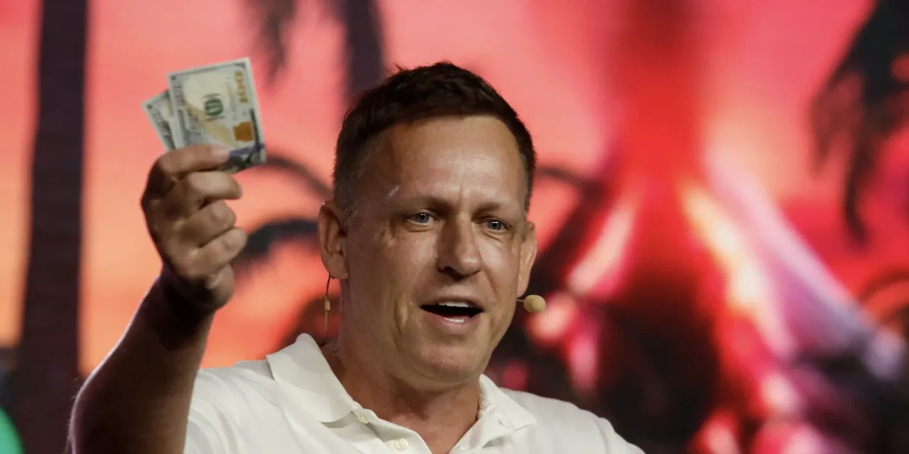 Tra apocalisse e storia: perché le accuse di Peter Thiel al Papa non reggono